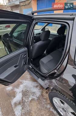 Внедорожник / Кроссовер Renault Duster 2012 в 