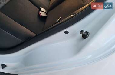 Позашляховик / Кросовер Renault Duster 2013 в 