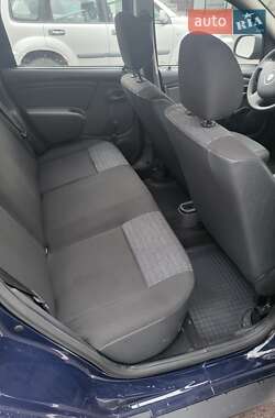 Позашляховик / Кросовер Renault Duster 2011 в 