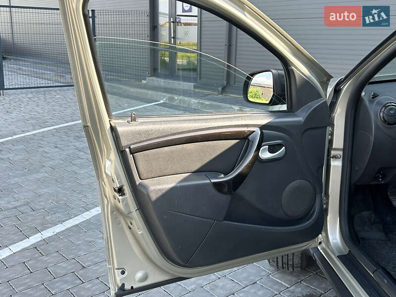 Позашляховик / Кросовер Renault Duster 2011 в Івано-Франківську