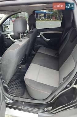 Внедорожник / Кроссовер Renault Duster 2013 в 