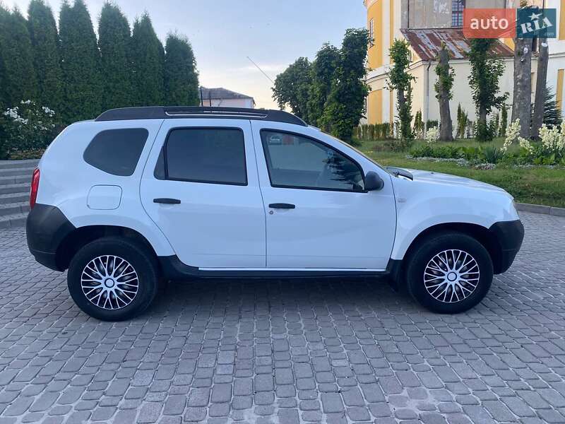 Внедорожник / Кроссовер Renault Duster 2012 в Кременце