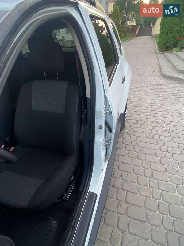 Внедорожник / Кроссовер Renault Duster 2012 в Кременце