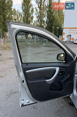 Внедорожник / Кроссовер Renault Duster 2013 в 