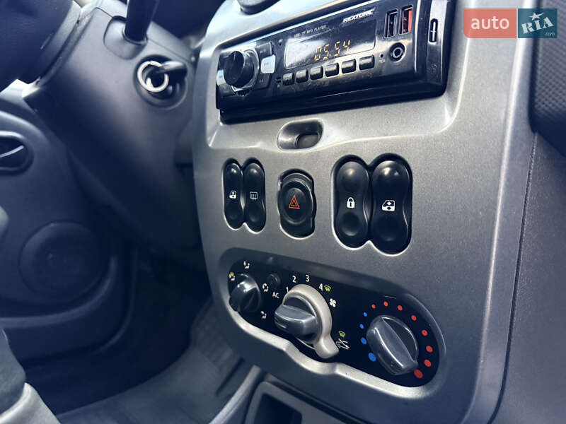 Внедорожник / Кроссовер Renault Duster 2010 в Мене