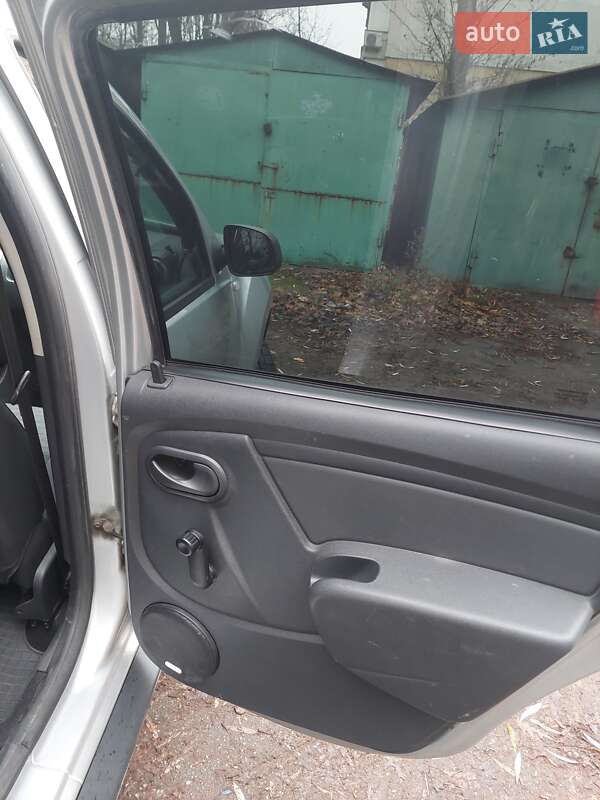 Позашляховик / Кросовер Renault Duster 2012 в Києві фото 18 Позашляховик / Кросовер Renault Duster 2012 в Києві