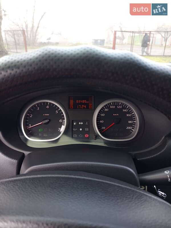 Внедорожник / Кроссовер Renault Duster 2012 в Славянске фото 3 Внедорожник / Кроссовер Renault Duster 2012 в Славянске