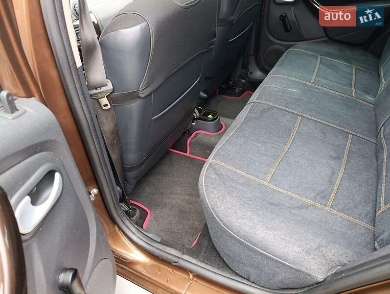 Внедорожник / Кроссовер Renault Duster 2012 в Павлограде фото 7 Внедорожник / Кроссовер Renault Duster 2012 в Павлограде