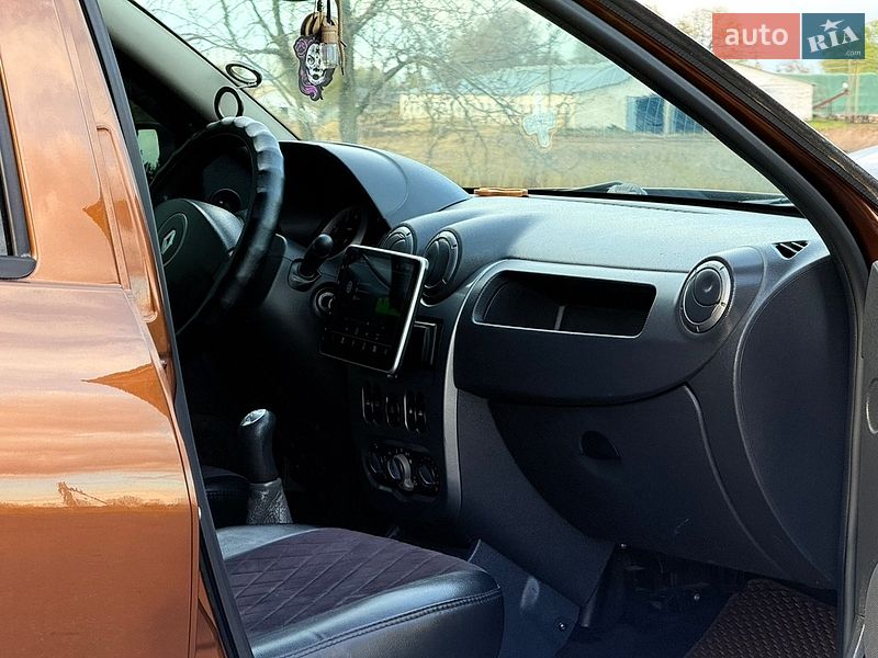 Внедорожник / Кроссовер Renault Duster 2010 в Мене