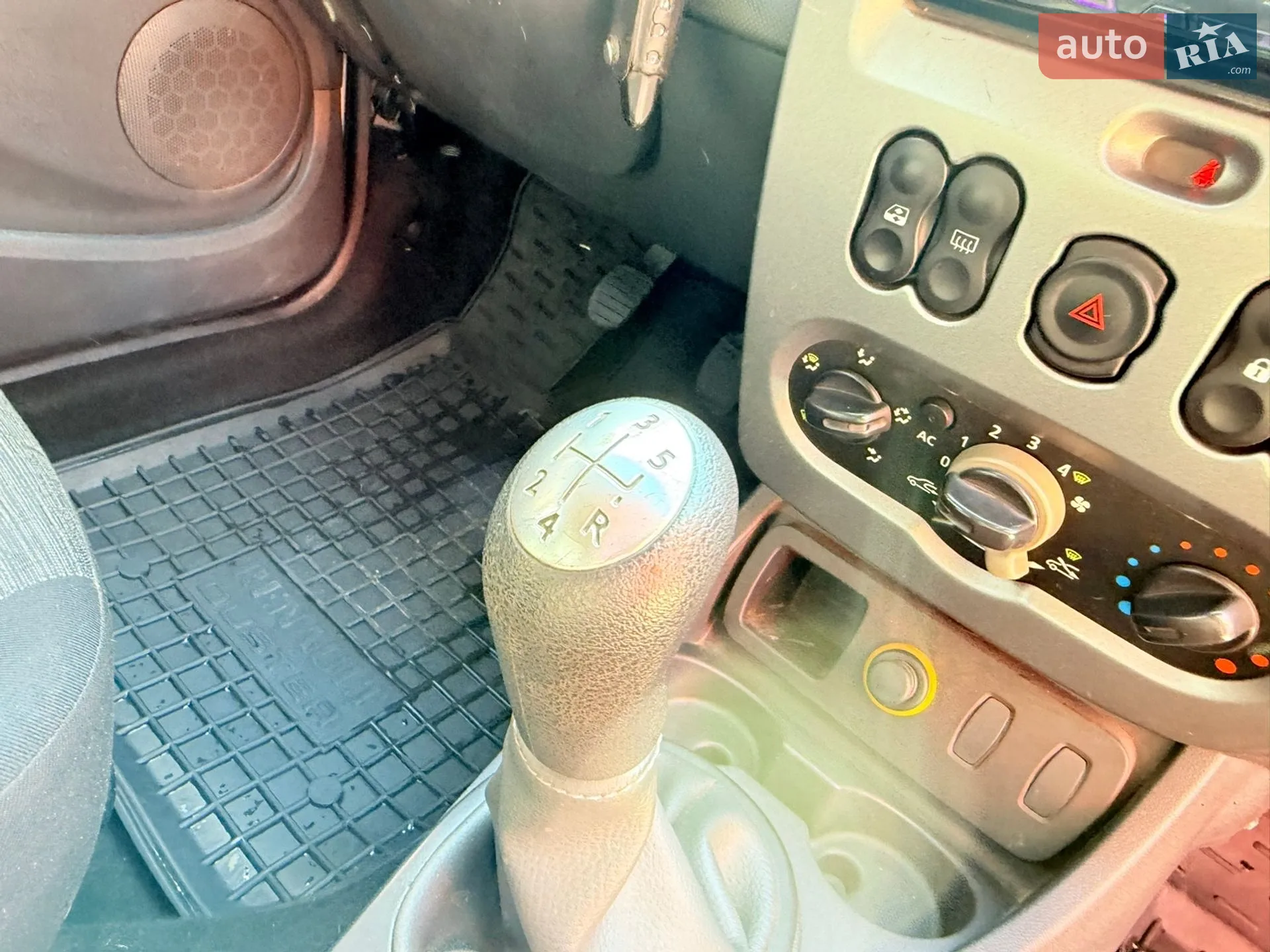 2010 Renault Duster - мініатюра 20