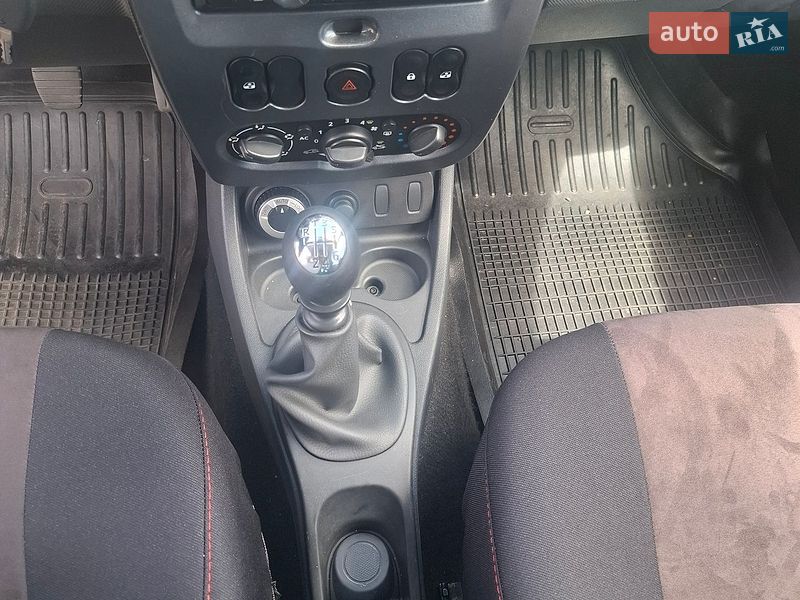 Внедорожник / Кроссовер Renault Duster 2013 в Черкассах фото 26 Внедорожник / Кроссовер Renault Duster 2013 в Черкассах
