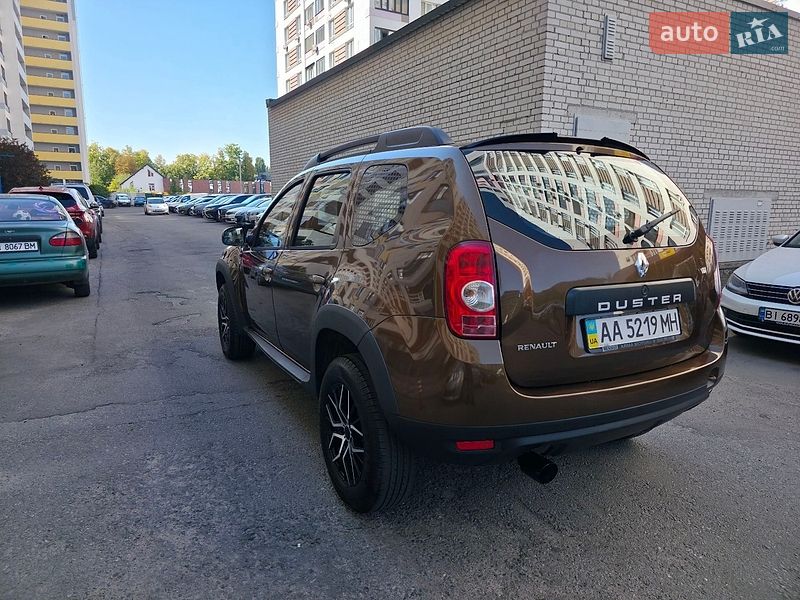 Внедорожник / Кроссовер Renault Duster 2012 в Вишневом
