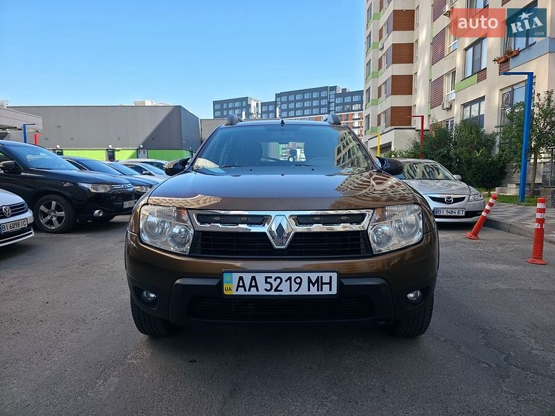 Внедорожник / Кроссовер Renault Duster 2012 в Вишневом
