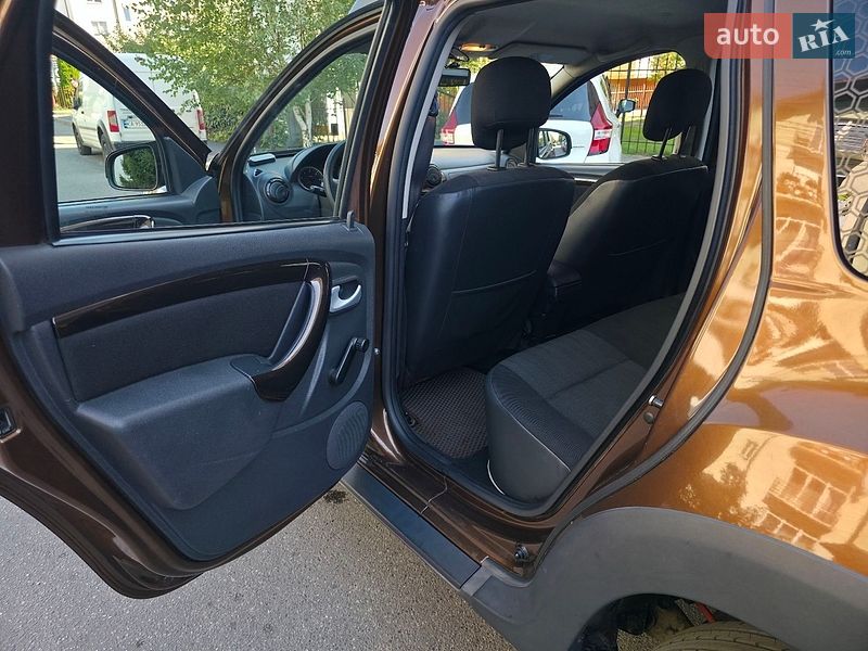 Внедорожник / Кроссовер Renault Duster 2012 в Вишневом