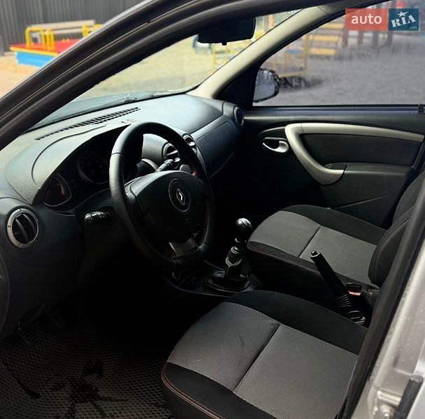 Позашляховик / Кросовер Renault Duster 2013 в Житомирі