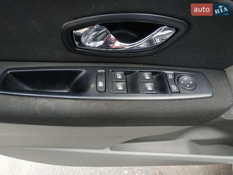 Седан Renault Fluence 2012 в Вишневом