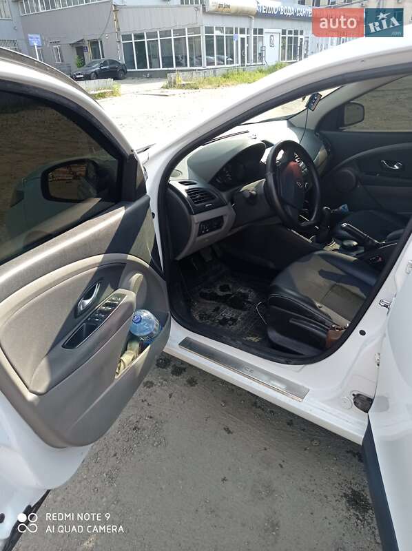 Седан Renault Fluence 2010 в Вишгороді