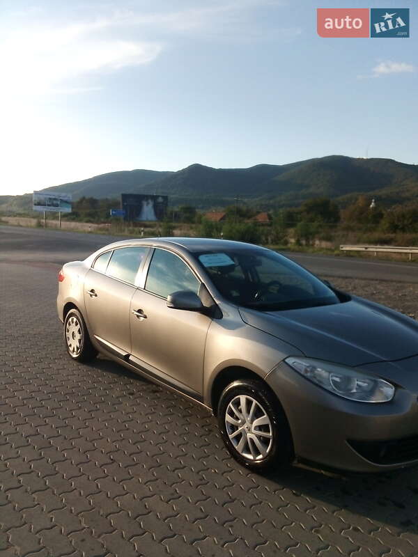 Седан Renault Fluence 2012 в Хусті