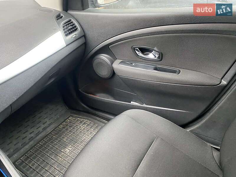 Седан Renault Fluence 2015 в Ровно