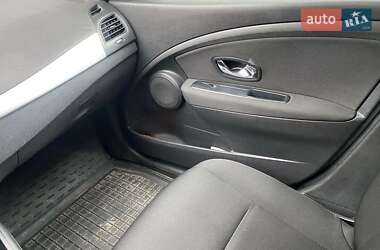 Седан Renault Fluence 2015 в 