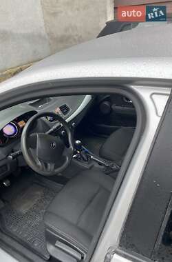 Седан Renault Fluence 2015 в 
