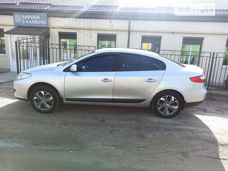 Седан Renault Fluence 2010 в Сумах