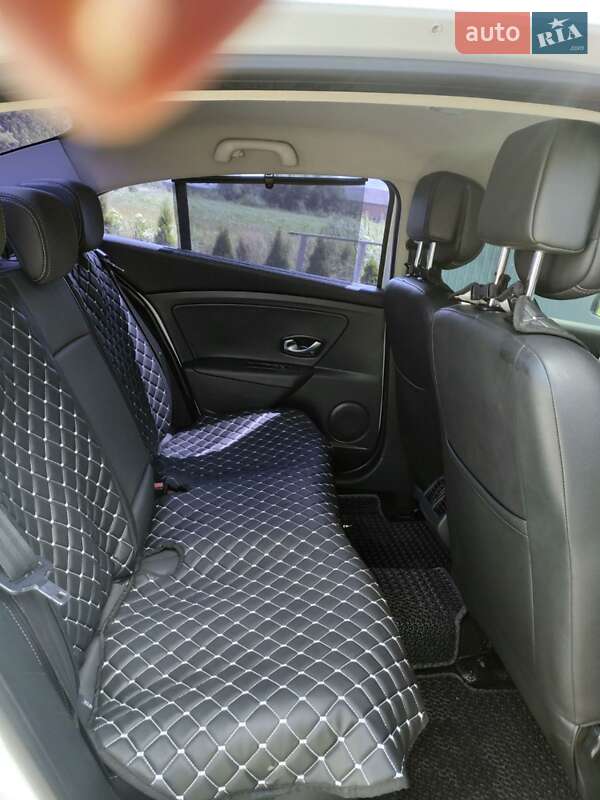 Седан Renault Fluence 2011 в Самборе