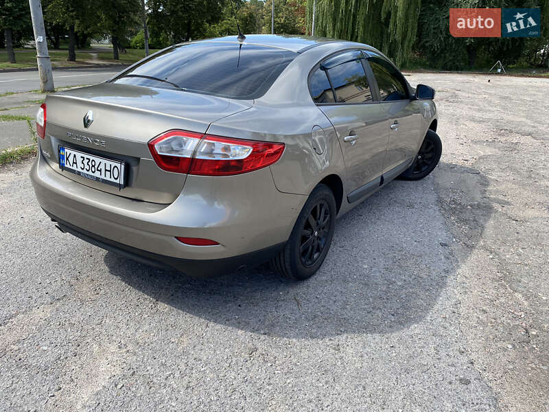 Седан Renault Fluence 2011 в Петропавловской Борщаговке
