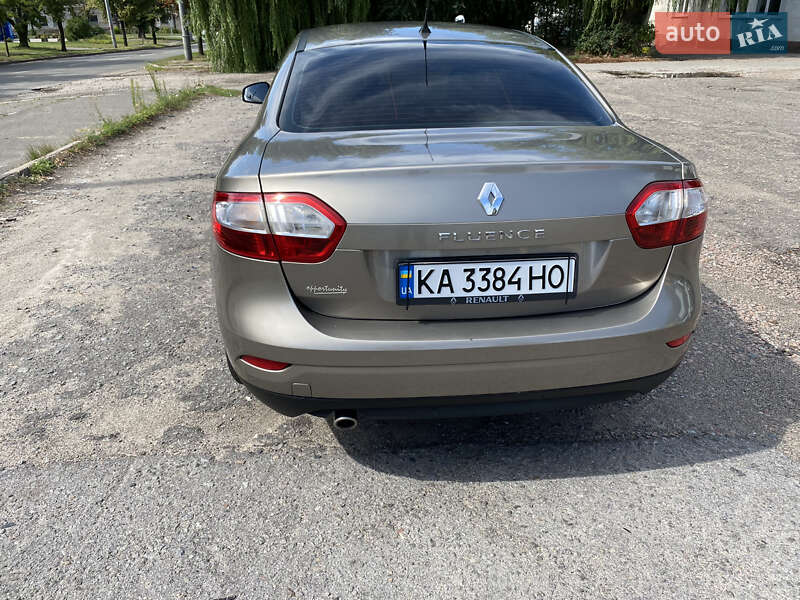 Седан Renault Fluence 2011 в Петропавловской Борщаговке