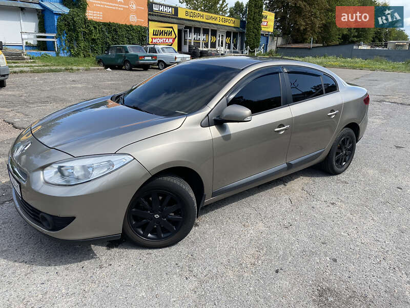 Седан Renault Fluence 2011 в Петропавловской Борщаговке