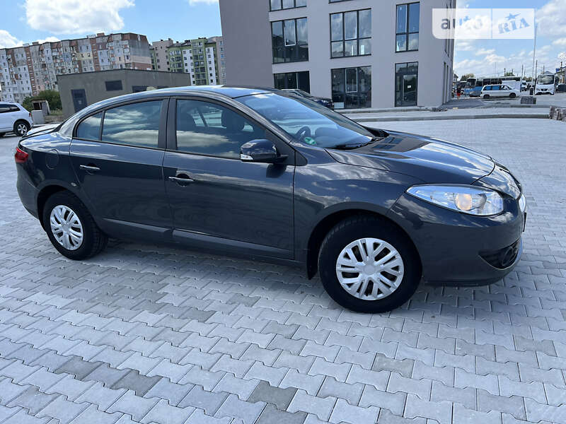 Седан Renault Fluence 2010 в Калуші