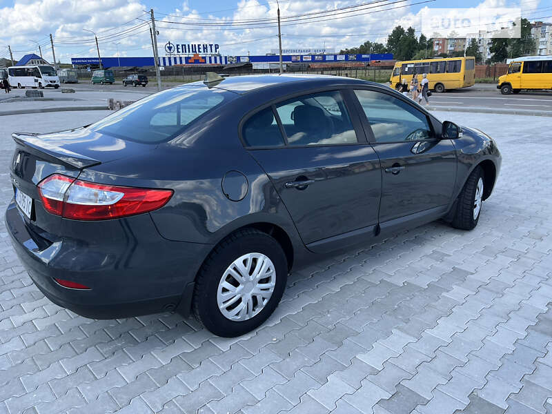 Седан Renault Fluence 2010 в Калуші