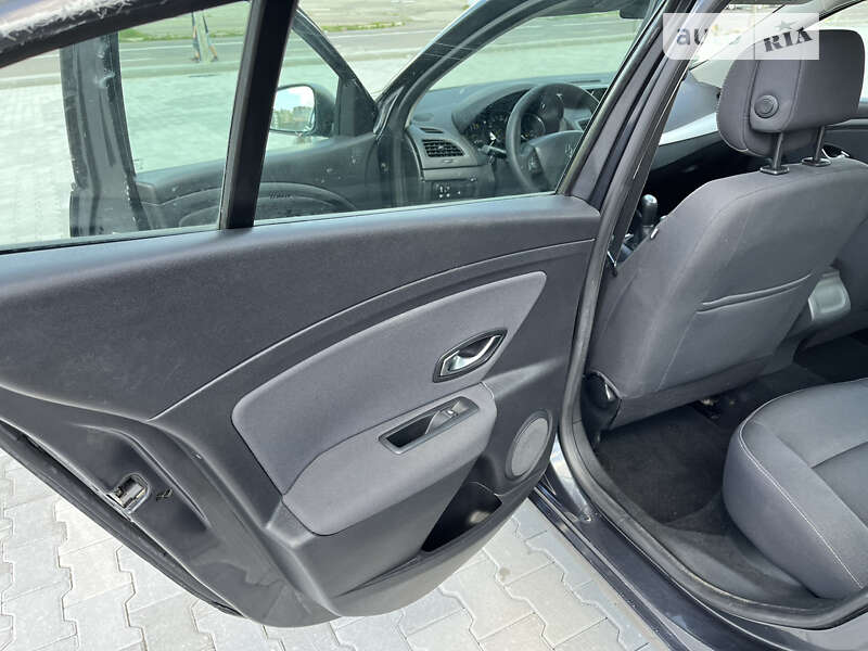 Седан Renault Fluence 2010 в Калуші