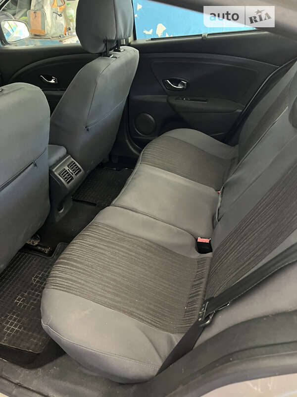 Седан Renault Fluence 2012 в Южноукраїнську