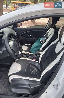 Седан Renault Fluence 2012 в 
