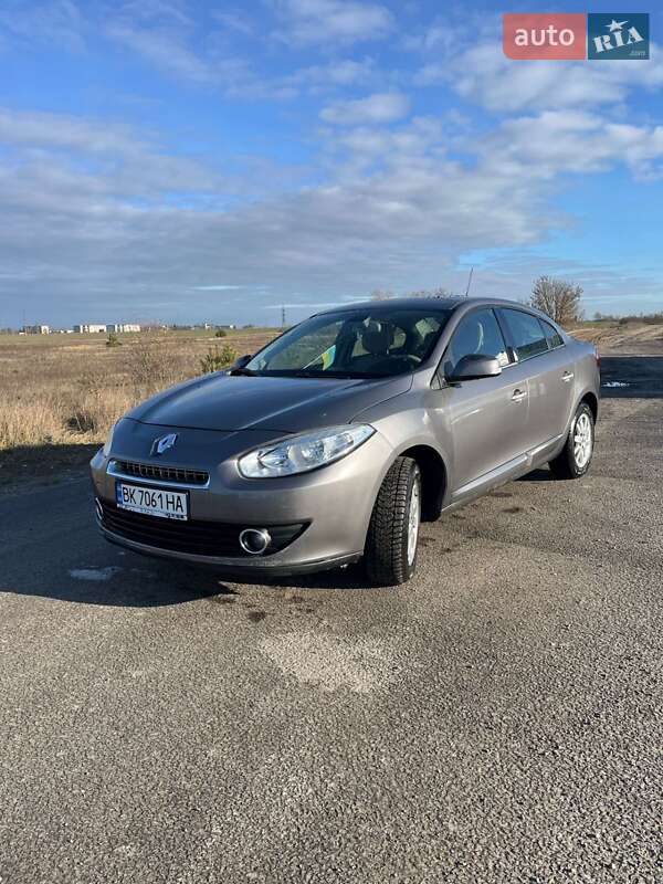 Седан Renault Fluence 2010 в Дубровице