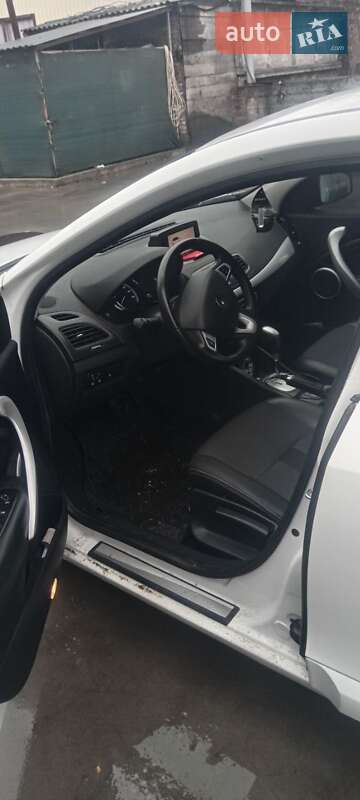 Седан Renault Fluence 2012 в Ромнах