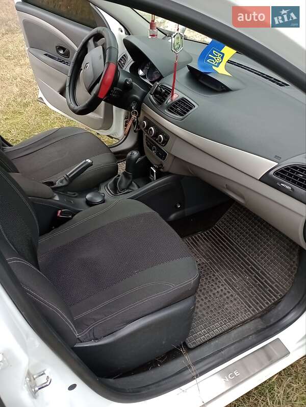 Седан Renault Fluence 2011 в Сумах