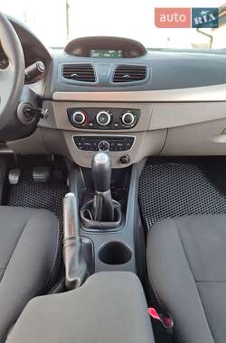 Седан Renault Fluence 2012 в 
