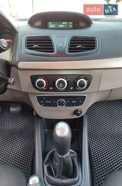 Седан Renault Fluence 2012 в 