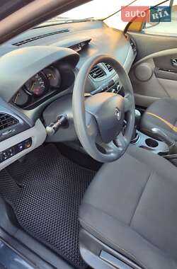 Седан Renault Fluence 2012 в 