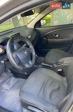 Седан Renault Fluence 2011 в 