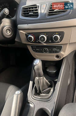Седан Renault Fluence 2012 в 