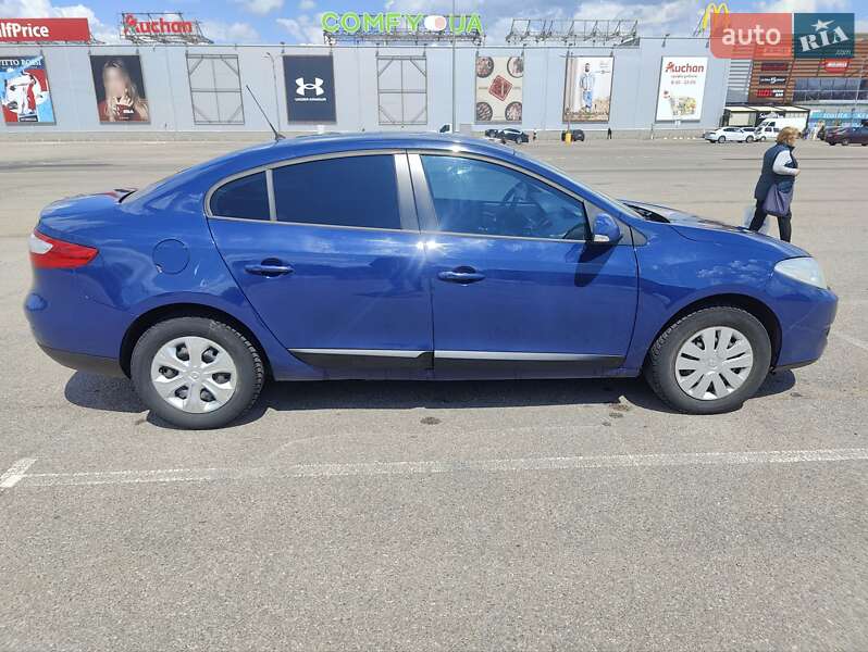 Седан Renault Fluence 2011 в 