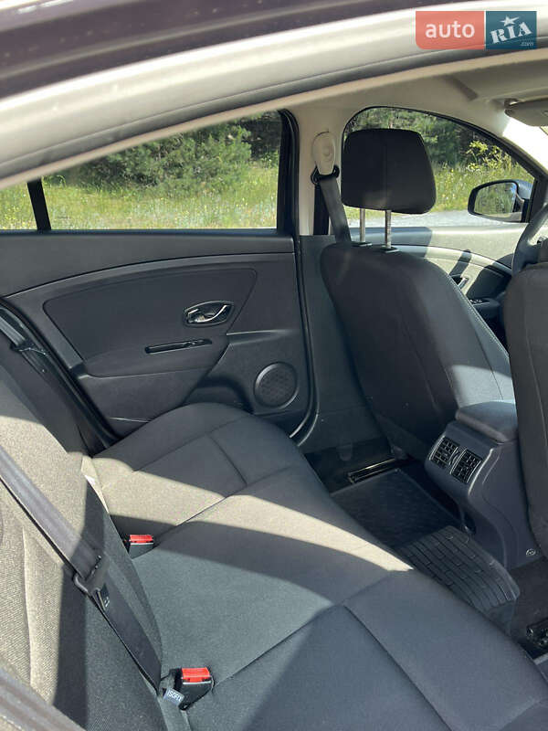 Седан Renault Fluence 2014 в Вараше