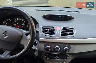 Седан Renault Fluence 2011 в 