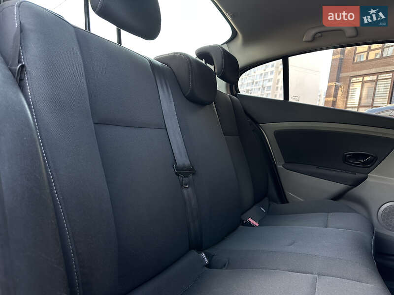 Седан Renault Fluence 2011 в Чернигове