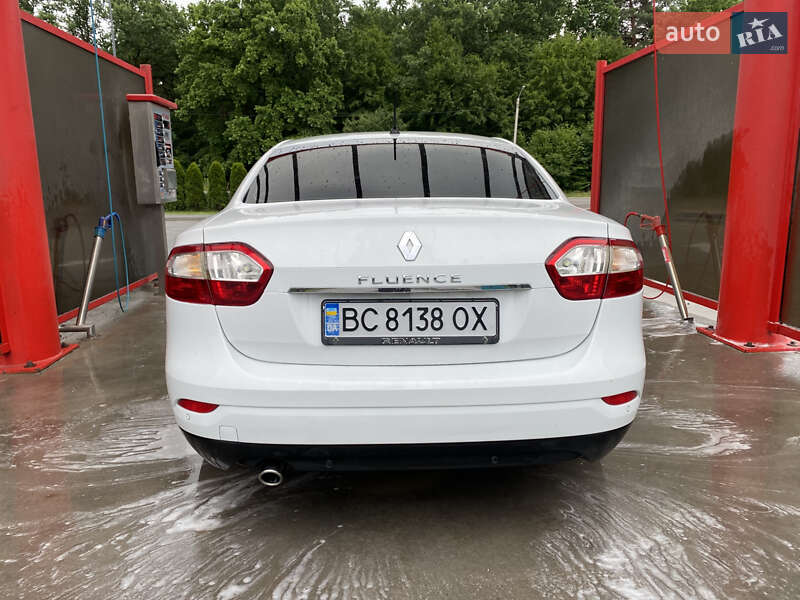 Седан Renault Fluence 2012 в Новояворовске