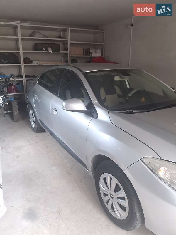 Седан Renault Fluence 2011 в Львові