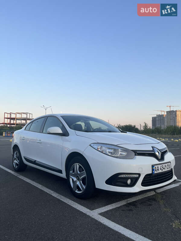 Седан Renault Fluence 2015 в 